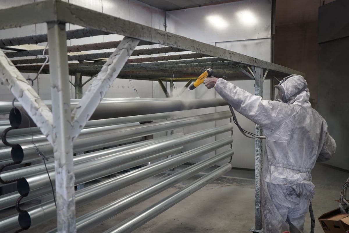 Abrasive blasting cleaning a metal surface